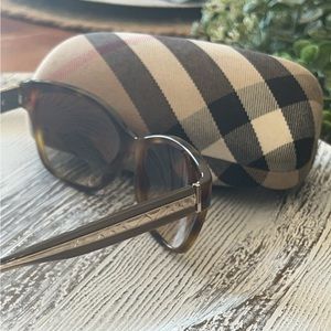 Ladies Burberry sunglasses
